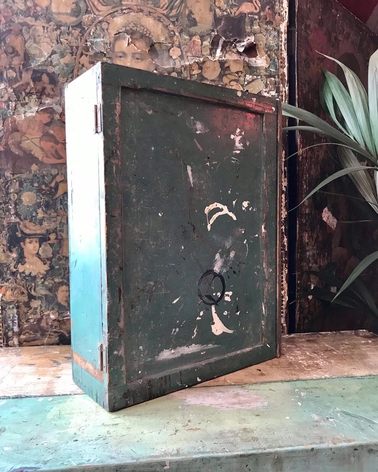 Carpinteros de pecho armario de pino pintado de verde vintage taller industrial  Foto 3 de 4