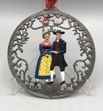 Zinn Anh&auml;nger Tracht Bayern Herz Ostern Osterstrau&szlig; Bild Wilhelm Schweizer