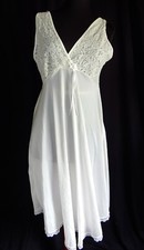 Ivory Vintage Romantic Moods lace bust night gown, Large, nylon