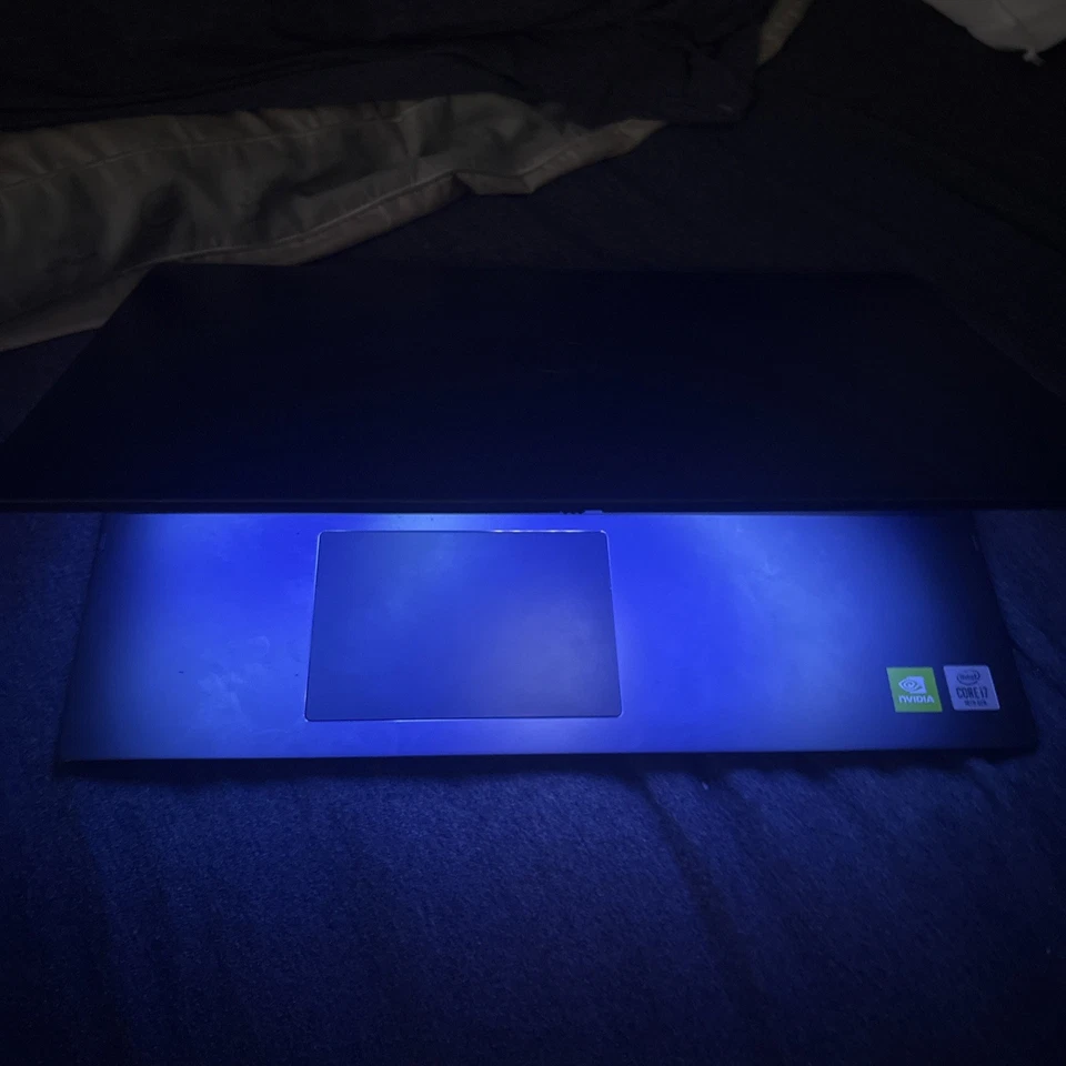 Dell Inspiron 7500 2 en 1 15,6" 10ª generación Intel Core i7-10510U 16 GB Ram 1 TB SSD Foto 2 de 4