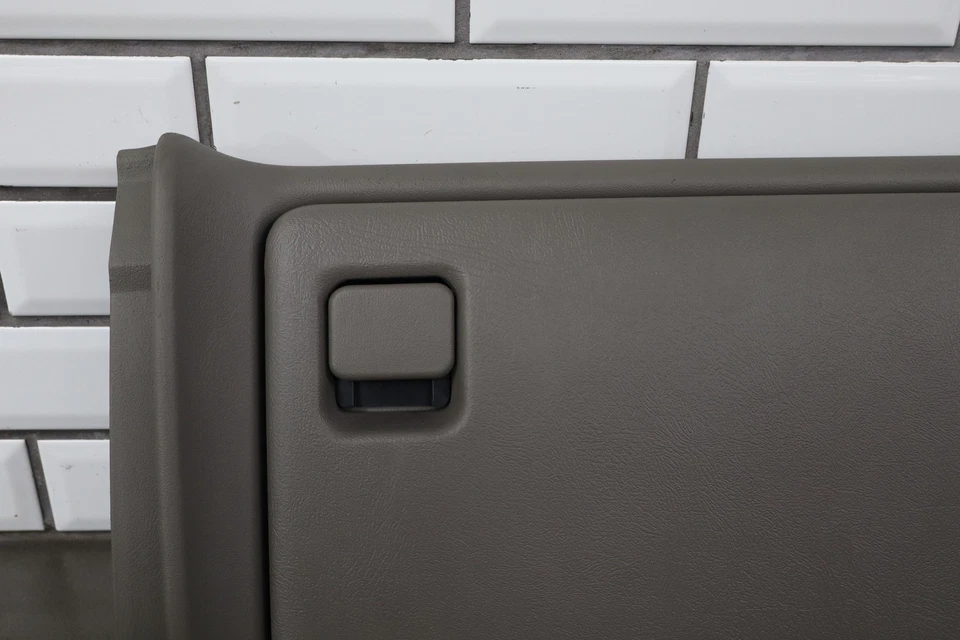 03-07 Chevy Silverado 2500HD compartimento caixa de luvas com painel surround cinza 922 - Imagem 2 de 4