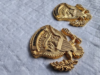 2 BRAND NEW PRESIDENTIAL TOWN SEDAN CAR GOLD EMBLEM  VERY RARE !!!!!