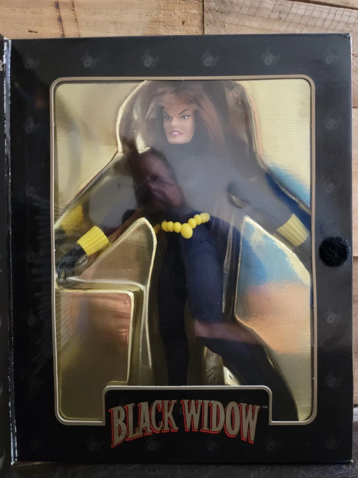 Marvel Famous Cover Series 8" Action Figure Black Widow Toy Biz Fabric Costume - Image 3 of 4