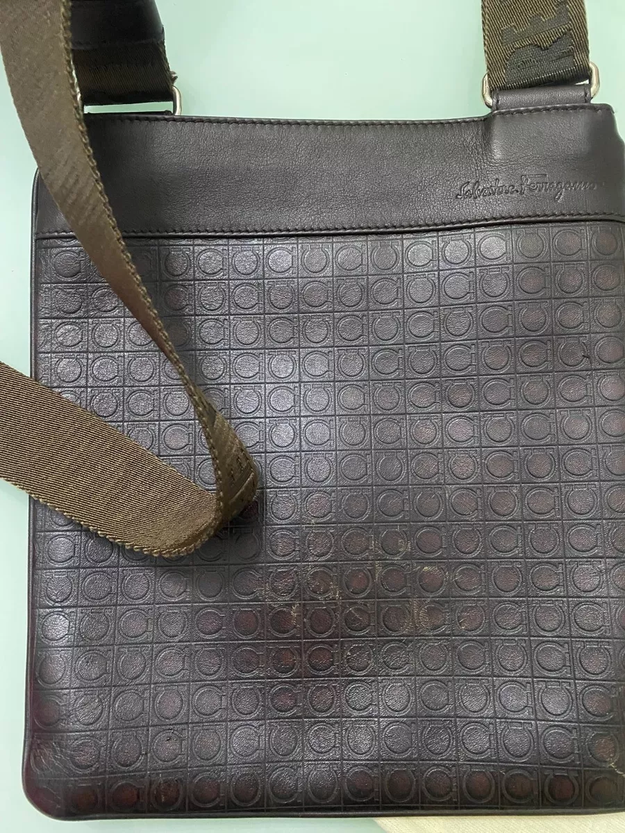 Messenger sales bag ferragamo
