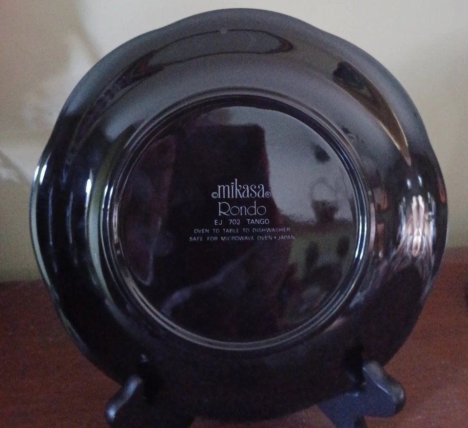 Mikasa Rondo Tango EJ 702 SALAD Scalloped Plates 8-1/8" Black Glossy (4) - Image 4 of 4