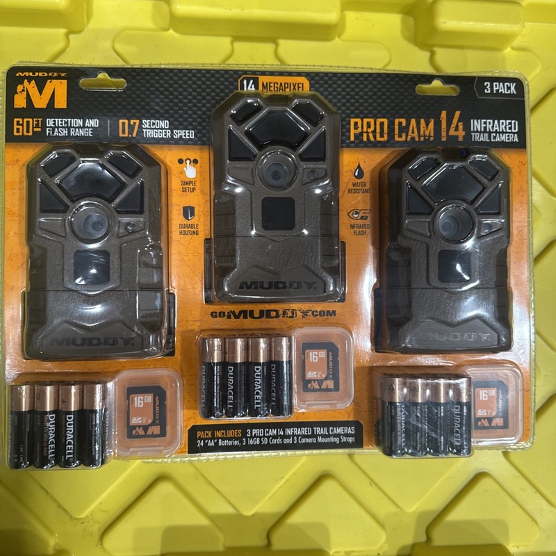 MUDDY Pro Cam 14 Game Camera Bundle 24 Batteries & 16GB Memory Cards X3 Included