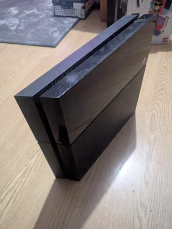Sony PlayStation 4 Slim, photo 3 of 5