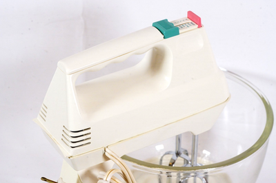 1988 Sunbeam Mixmaster Mixer 6 Speed Lightweight Mixer, Stand