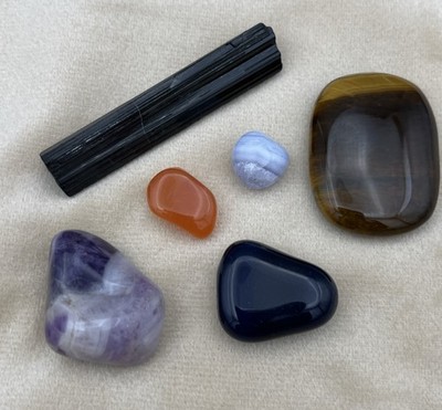 Geistiges Heilkristall Set 6 Steine Karneol Iolith Amethyst Tigerauge
