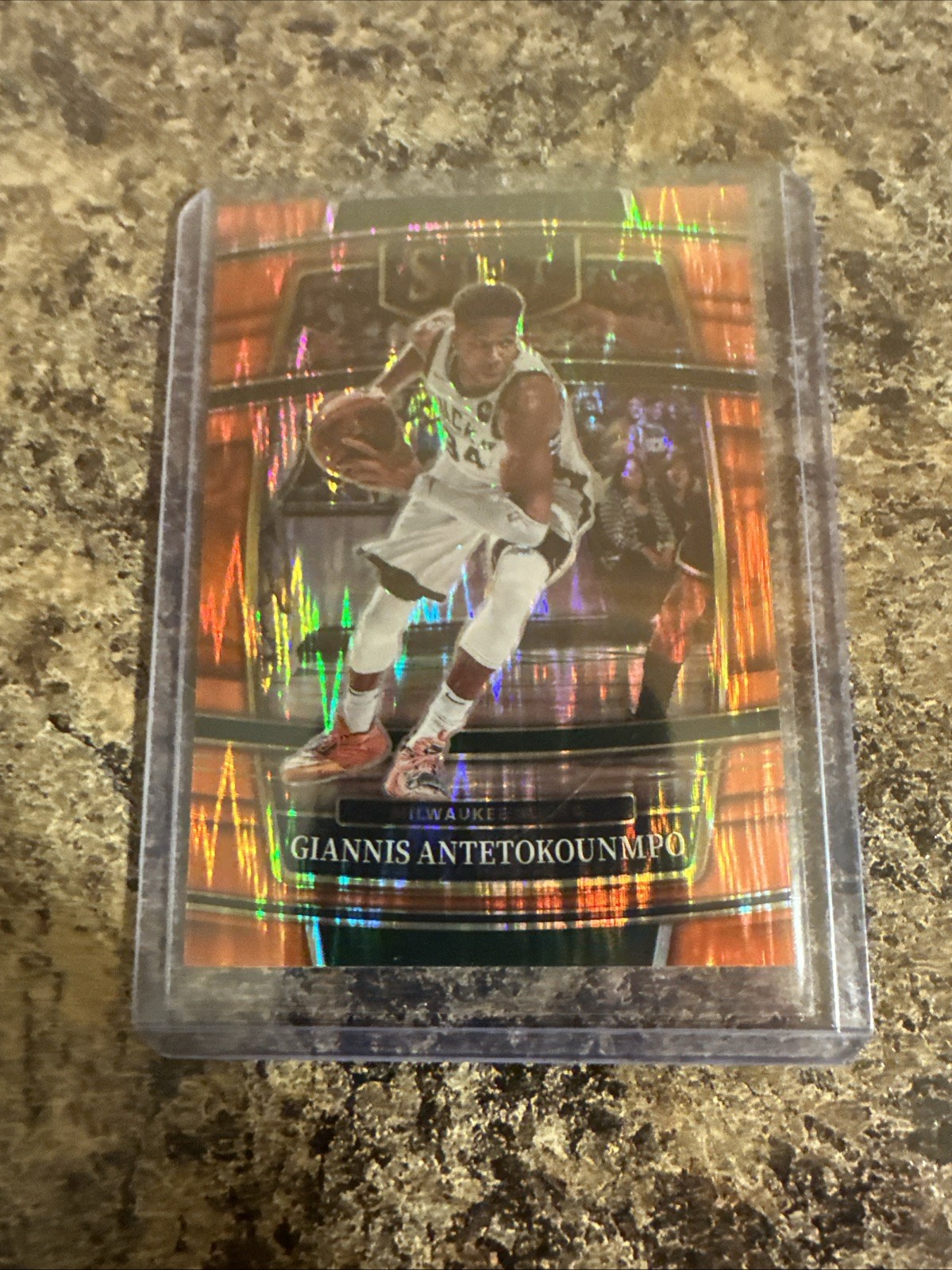 2021-22 Panini Select - Concourse Giannis Antetokounmpo #35 Orange Flash Prizm