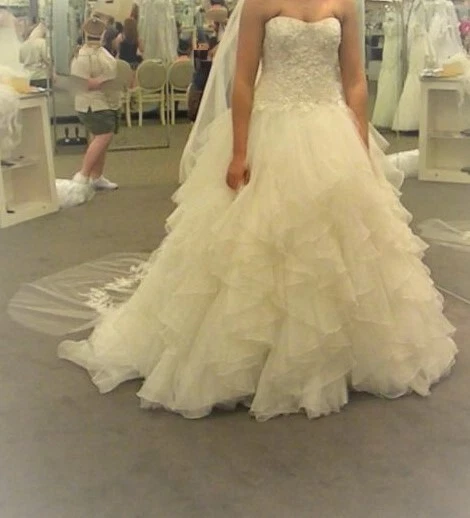 OLEG CASSINI Organza Ruffle Skirt Wedding SZ10 NWT Ivory INCLUDES VAIL & TIARA!! - Image 3 of 4
