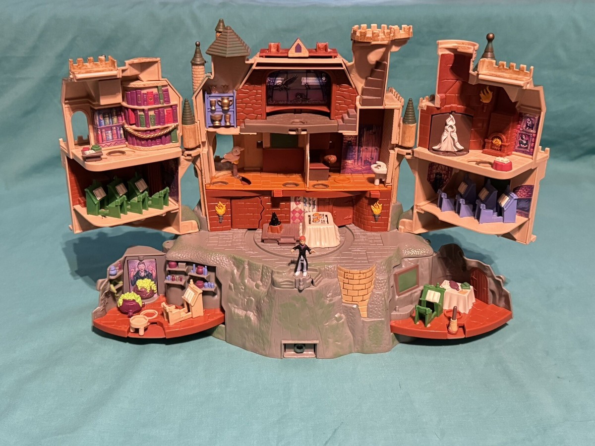 2001 Mattel World of Hogwarts Harry Potter Hogwarts Castle, Figure