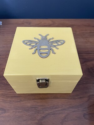 Kleiner handbemalter Bienenkasten aus Holz