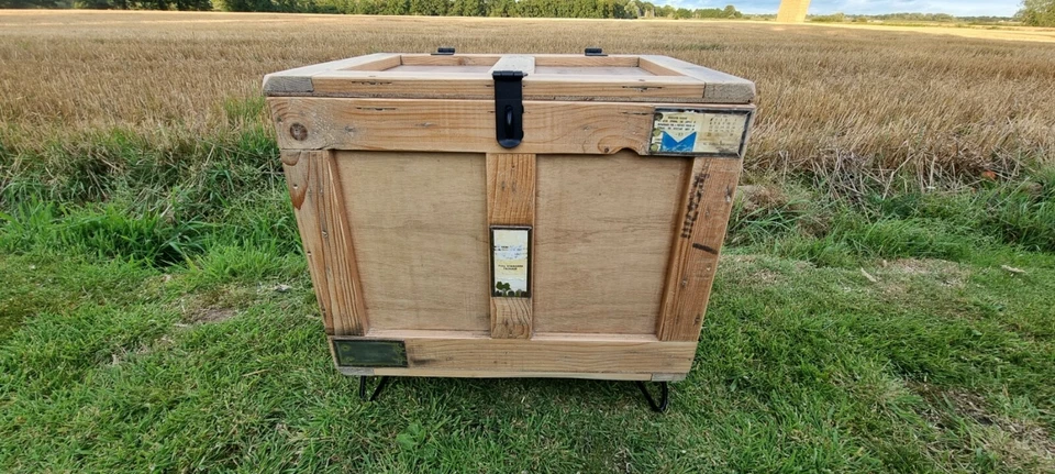 Rustic Side Table/Hall Table/ Bedroom Blanket Box - Image 3 of 4