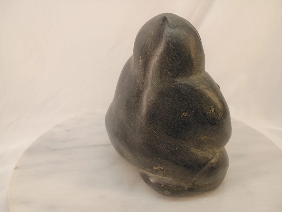 老式加拿大因纽特人爱斯基摩艺术皂石雕刻雕像签名 6"T 6" W — 第 4/4 张图片