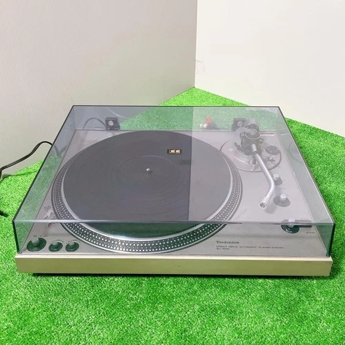 Vintage Technics SL-1600 Direct Drive Automatic Turntable working well