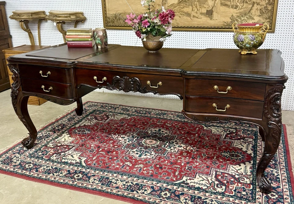 Antiguo escritorio francés Luis XV de cuero estilo superior Plat Bureau 7' Foto 2 de 4