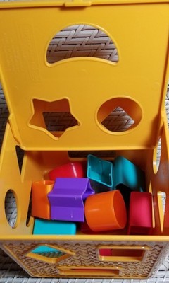 Playskool Toy Form Fitter 10 Shape Sorter Matching Learning Cube 1990's