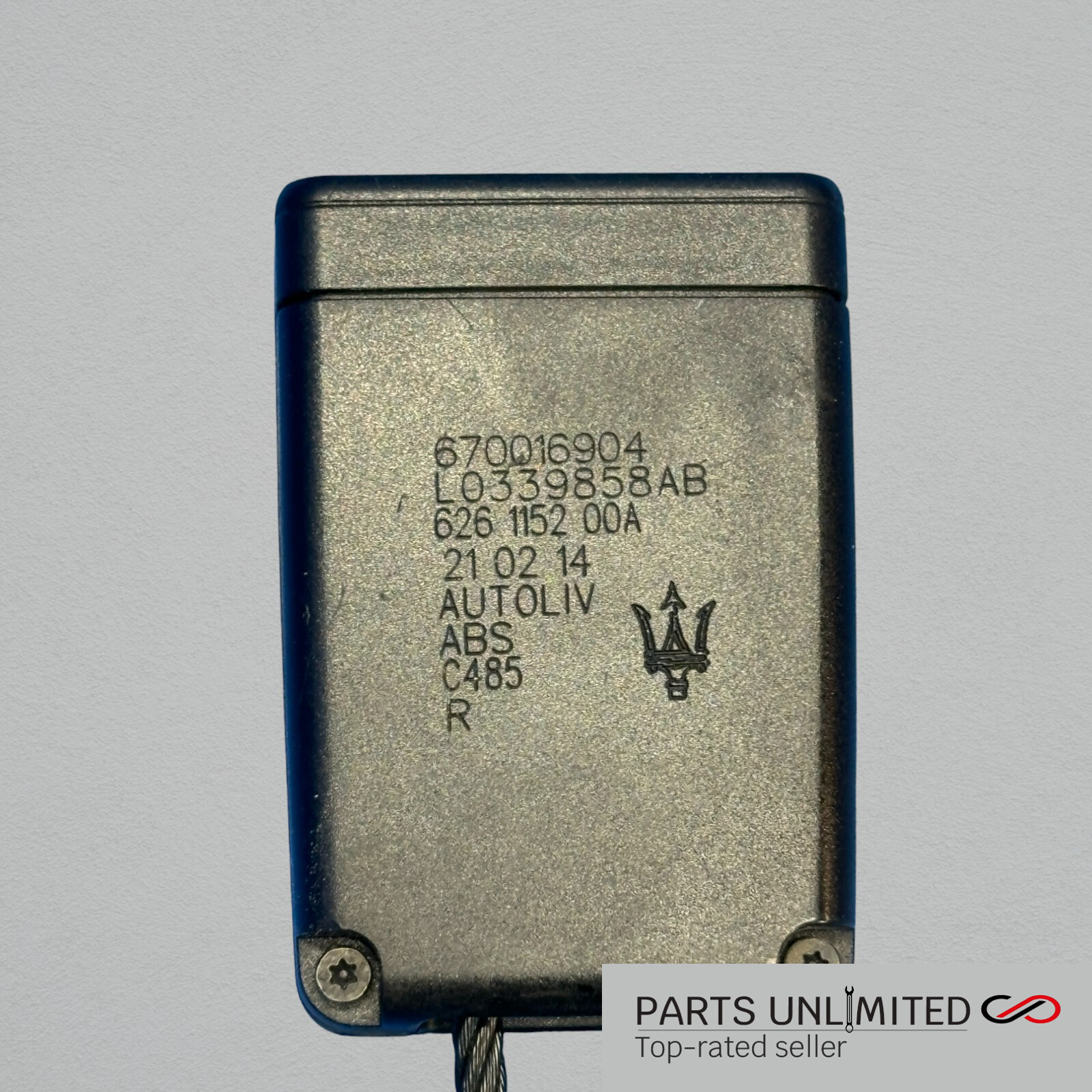 14-20 Maserati Ghibli M157 OEM front Right Pass. side seat belt buckle receiver