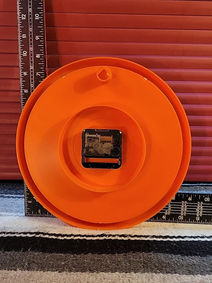 Allis Chalmers Tractors Clock - Image 2 of 2