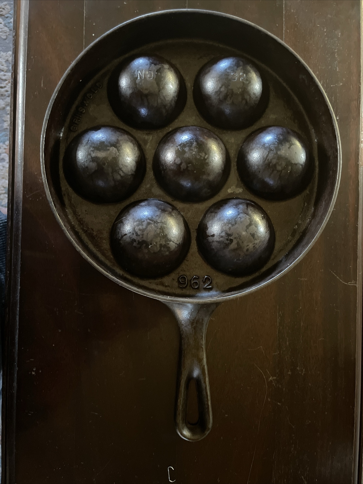 VINTAGE GRISWOLD 962 NO. 32 CAST IRON AEBLESKIVER EGG POACHER PAN