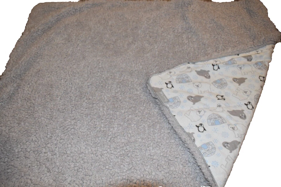 K6 TREND LAB Arctic Animals Penguin Flannel Plush Sherpa Crib Blanket Comforter - Image 3 of 3