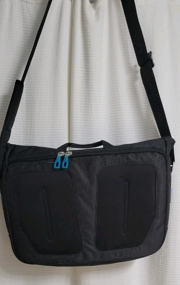 Correa para bolsa de mensajero para computadora portátil Thule negra cruzada TCMB-115 15,4 pulgadas (Q) Foto 2 de 4