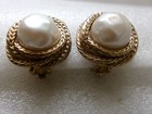 Vintage Carolee Earrings Baroque Pearl Faux Gold Tone Rope Border Round Clip On — photo 3