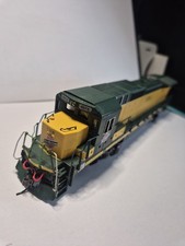 BACHMANN SPECTRUM HO SCALE DIESEL LOCOMOTIVE DASH 8-40C CHICAGO NORTH WESTERN !