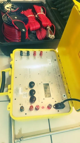 BEAUTIFUL Complete PPM R1L-C Ground Resistance Tester with  Accessory Kit
