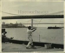1962 Press Photo Joseph Quinto catching fish at Jeff Pier - lfx09171