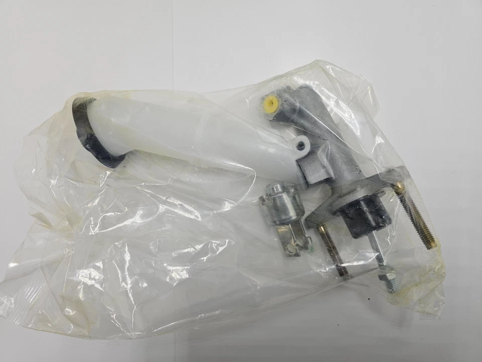 Cilindro maestro de embrague LuK LMC319 para Toyota Camry Solara 1997-2003 Foto 2 de 4