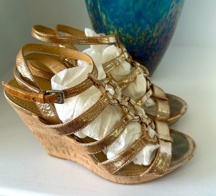 Sandalias de cuña Y2K Enzo Angiolini doradas brillantes gladiador con tiras talla 8,5  Foto 4 de 4