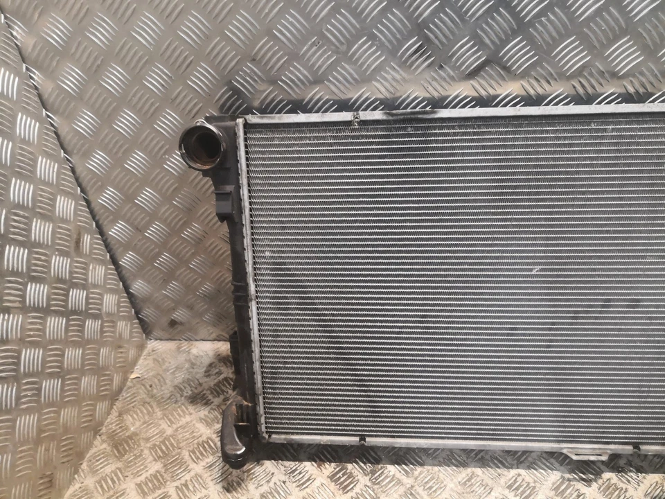 MERCEDES-BENZ E 220 CDI Auto W212 Water Coolant Radiator 2045001203 2.1 Diesel - Image 2 of 4