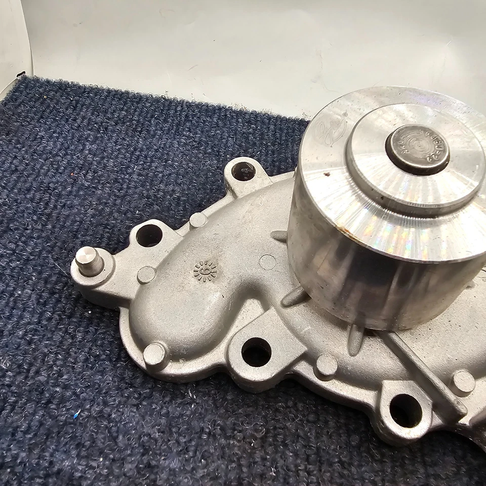 Водяной насос двигателя Gates 42243 (стандартный) подходит для Toyota 4Runner 1988-1992 годов выпуска - Изображение 3 из 4