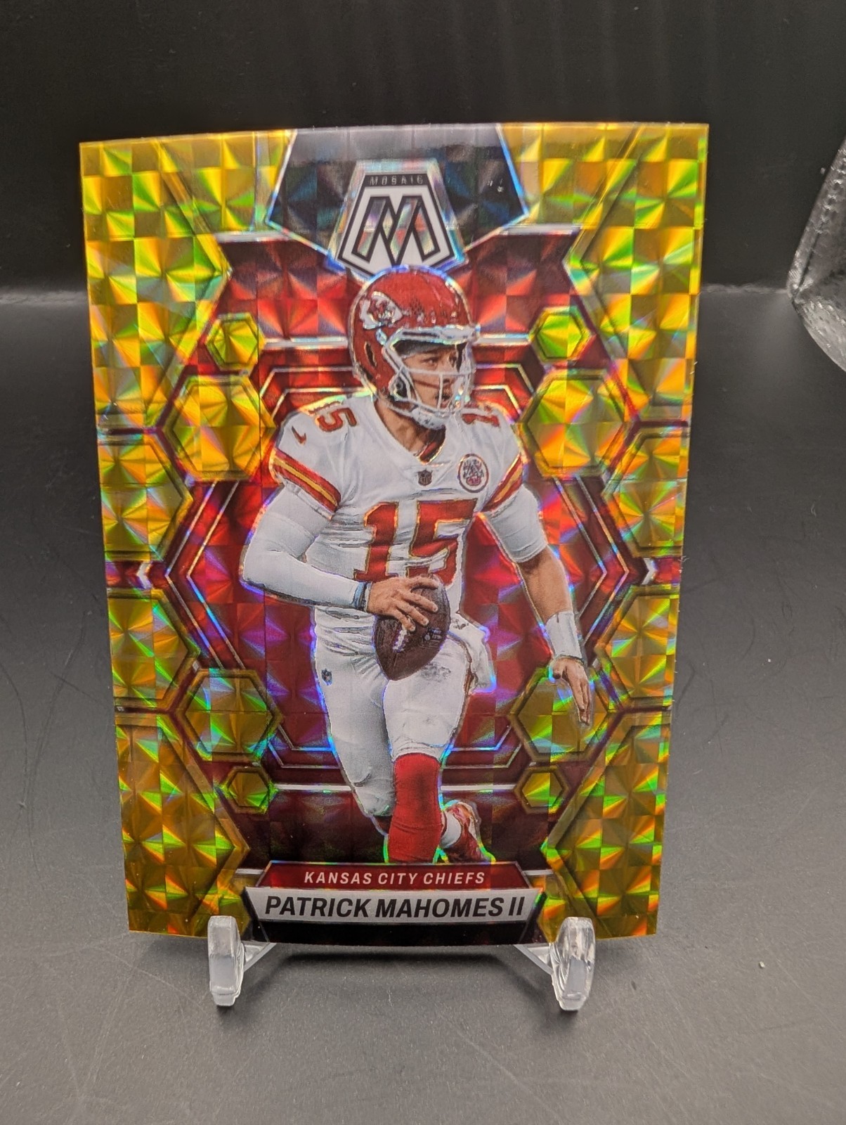 Patrick Mahomes 2023 Panini Mosaic Reactive Yellow Prizm Parallel Chiefs # 109