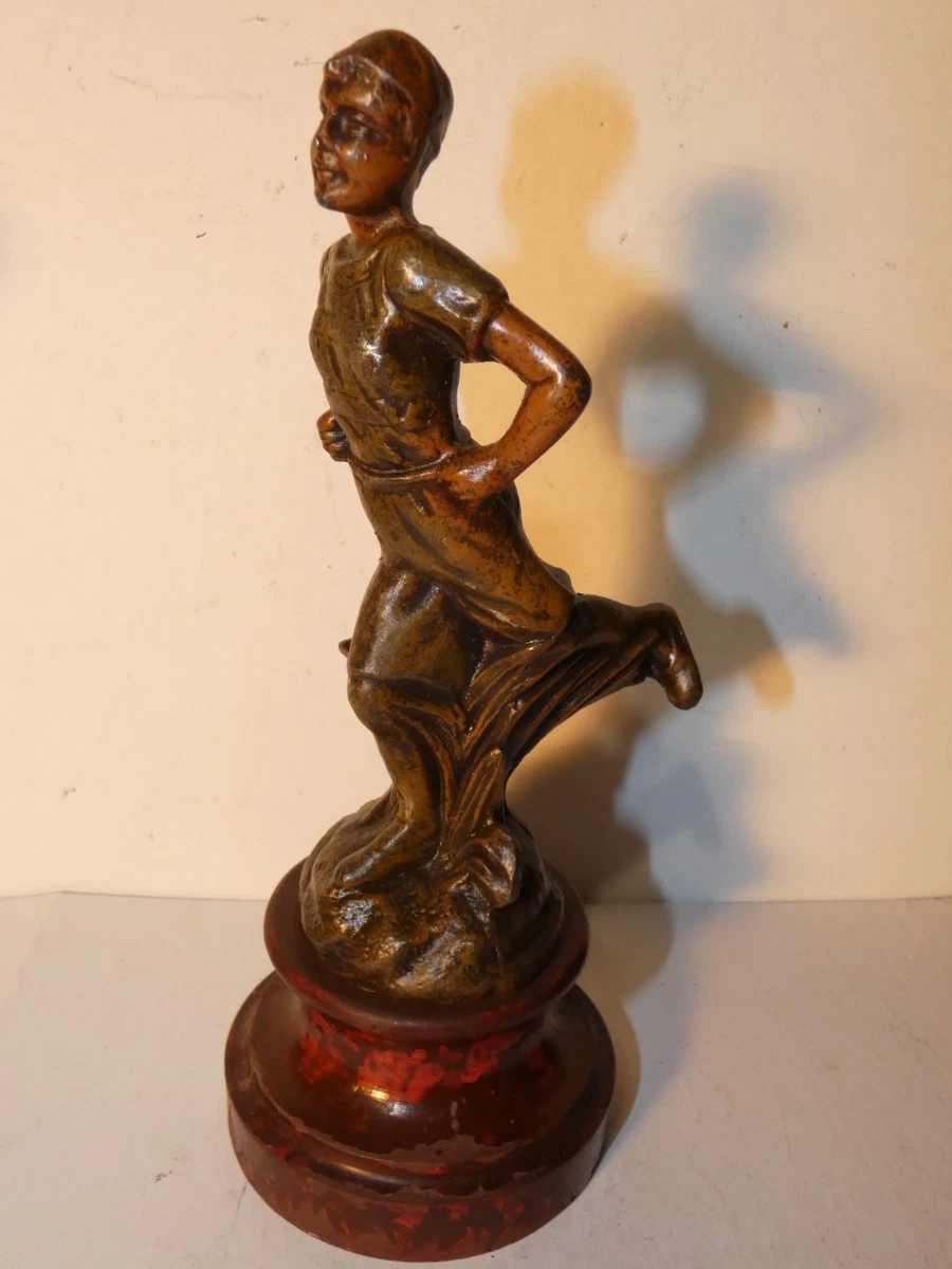 ANCIENNE STATUE Vierge De Nuremberg en régule sur socle Bois EUR 30,00 ANCIENNE STATUE Vierge De Nuremberg en régule sur socle Bois EUR 30,00