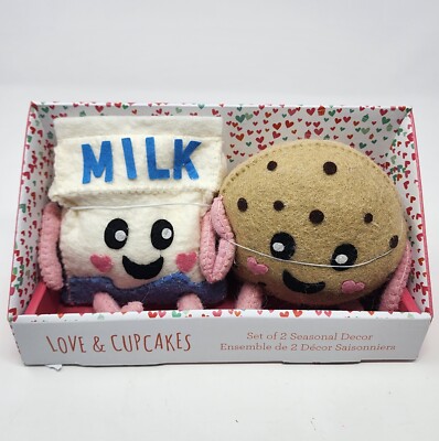 Love & Cupcakes Set Of 2 Seasonal Decor Valentines  Milk & Cookie Set  NEW