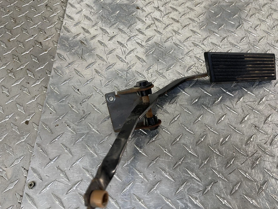 Pedal de gasolina Jeep TJ Wrangler 1997 1998 1999 2000 2001 2002 2003 2004 2005 Foto 2 de 4