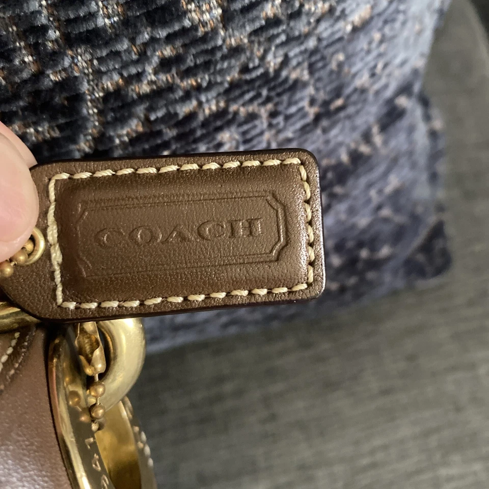 蔻驰橄榄绿色围巾印花多色签名单肩包托特包钱包罕见 — 第 3/4 张图片