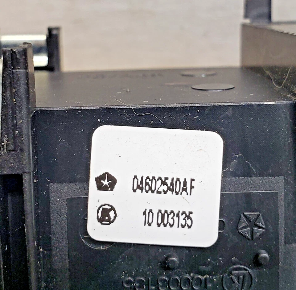 2008-2012 吉普自由女神右前窗门开关 04602540AF 原始设备制造商 — 第 3/3 张图片