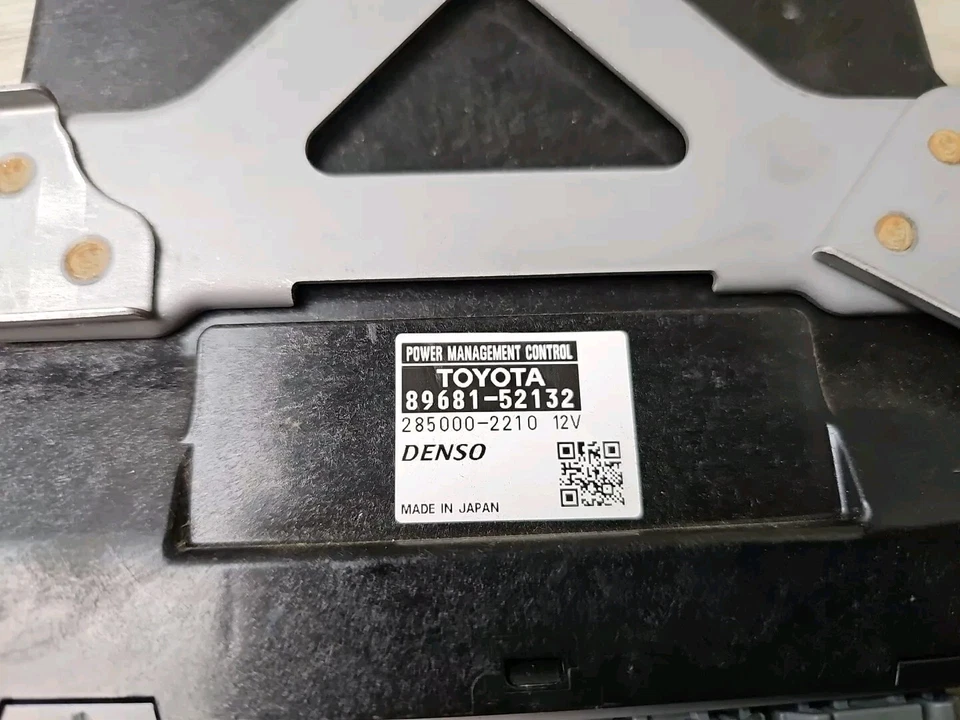 Módulo de control de fuente de alimentación de computadora Toyota Prius C 2013-2015 OEM 2014 2015  Foto 2 de 4