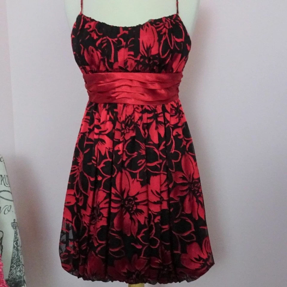 LOVE Tease Women's Dress Mini Red Black Floral Holiday Juniors Dress Size 5 - Image 2 of 4