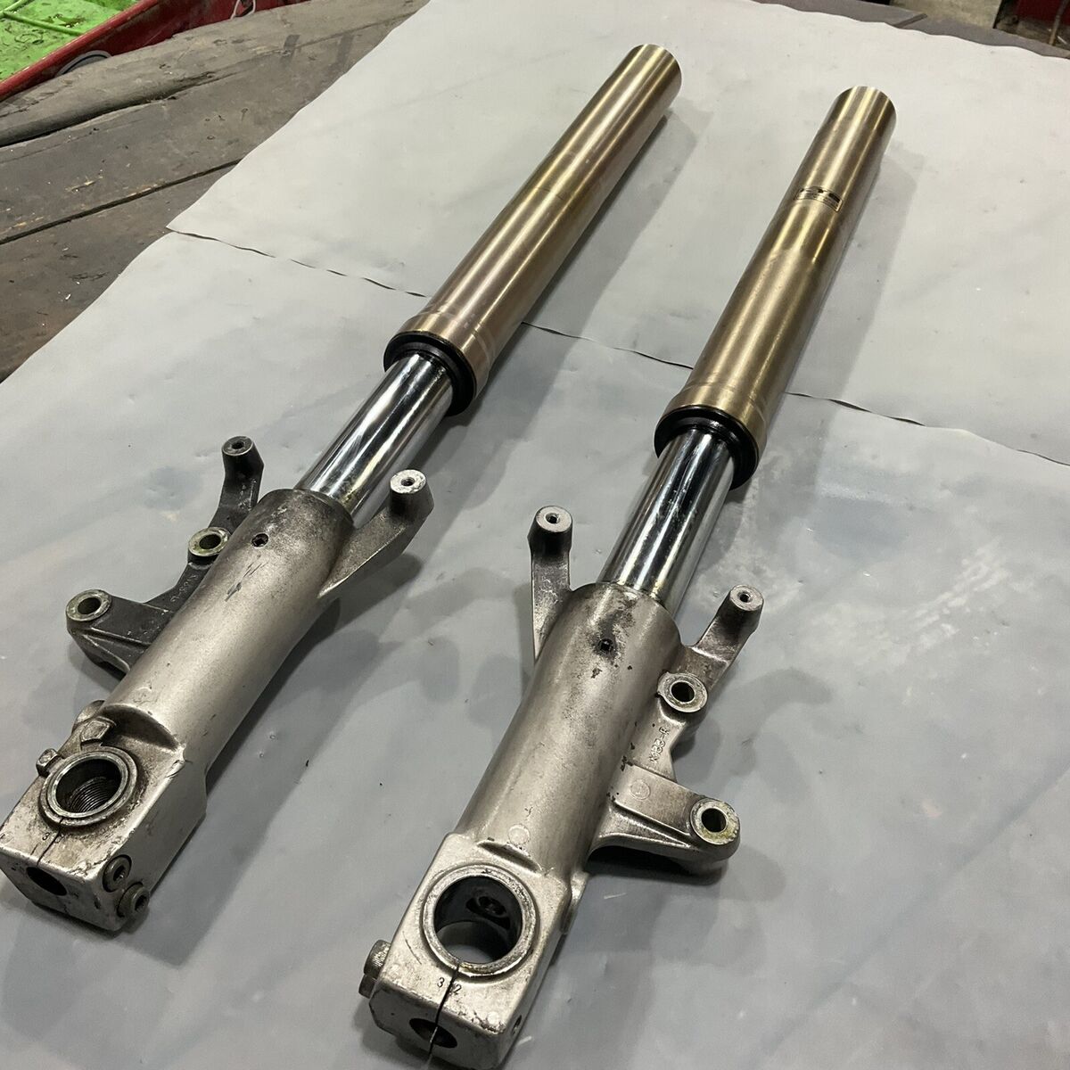 93-95 Kawasaki Ninja ZX7 ZXR 750 FRONT FORKS OEM KYB 93-95 Kawasaki Ninja ZX7 ZXR 750 FRONT FORKS OEM KYB