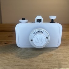 Lomography LA SARDINA DIY 35mm White Analogue Camera Untested