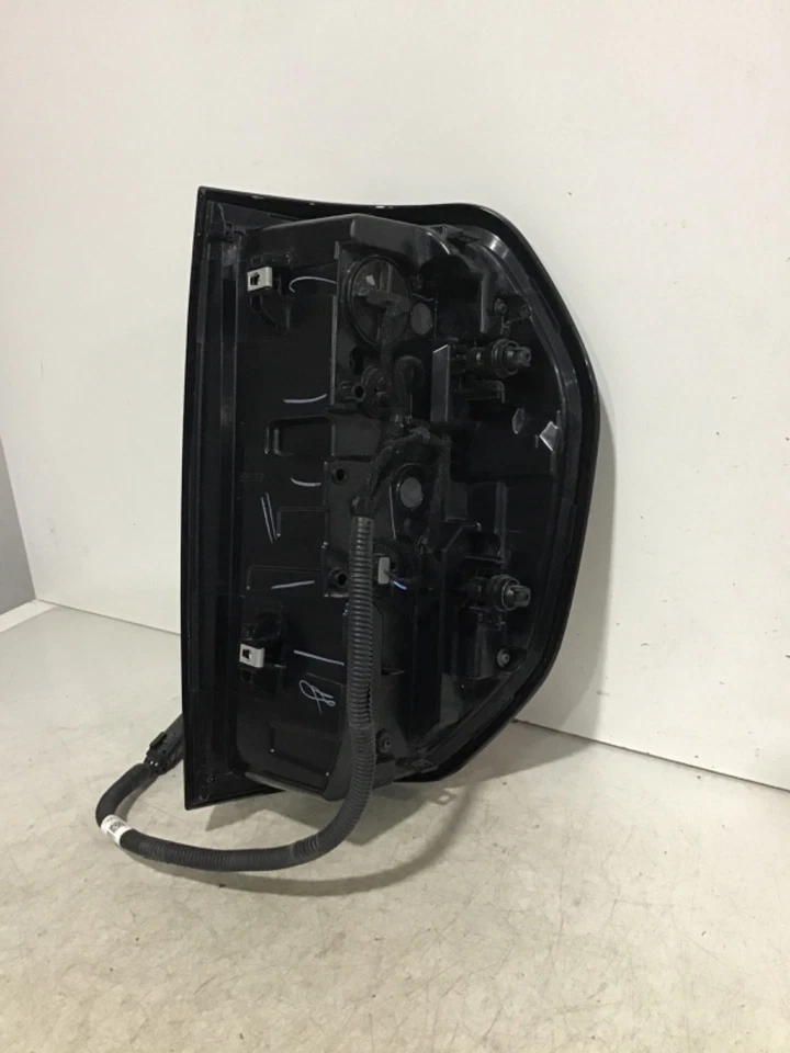 2023 2024 2025 GMC CANYON LH DRIVER TAIL LIGHT OEM C32L 17267 - Image 3 of 4