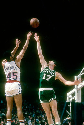 John Havlicek Boston Celtics attempts to block the shot of shootin- Old Photo