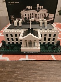 LEGO Architecture The White House 21006 Complete NO discoloration w Box & Manual