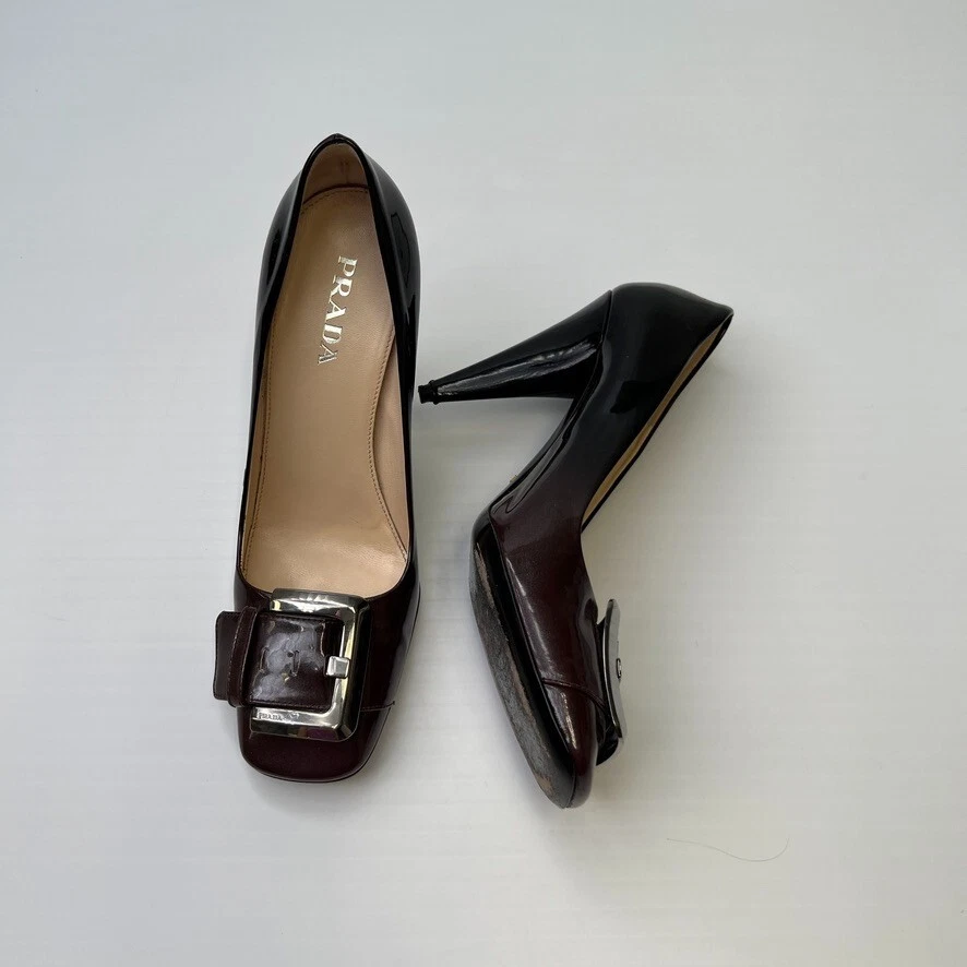 Prada Pump Mujer 7.5 Cuero Charol Italia Hebilla Tacón Cuadrado Brillante Ombre Core Go Foto 2 de 4
