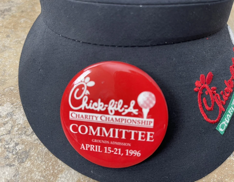CHICK FIL A Charity Championship Visera/Pins Colectivos 15-21 de abril de 1996 Foto 4 de 4